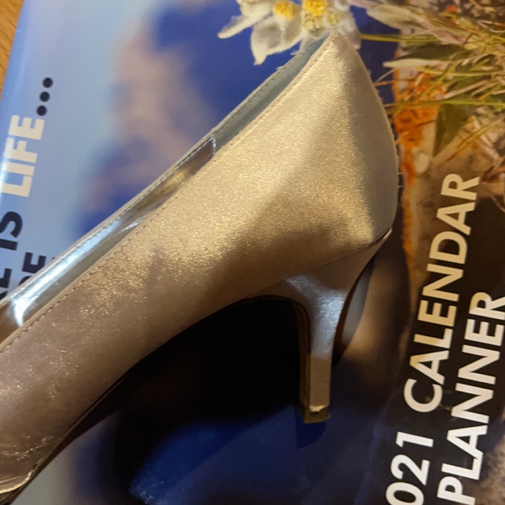 Silver Heels - Picture 2 of 2